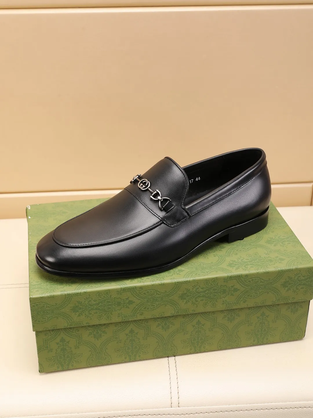 Men's shoes 250 🆘【GUCCI】Gucci ·🐂里· Hot-selling beanie shoes, top brand luxury, top quality, latest fashion beanie shoes. The upper is made of original first-layer cowhide. (Full first-layer water-dyed 🐂 leather and lining). The original stylish and stylish soft rubber wear-resistant and non-slip outsole is light and comfortable on the foot, available in optional colors! Matching code: 39-44 (customized at 39.45.46)